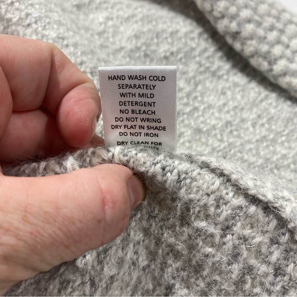 Novica Gray & White Alpaca Wool Blend Woman’s Open Front Soft Sweater Size S/M - Picture 10 of 12